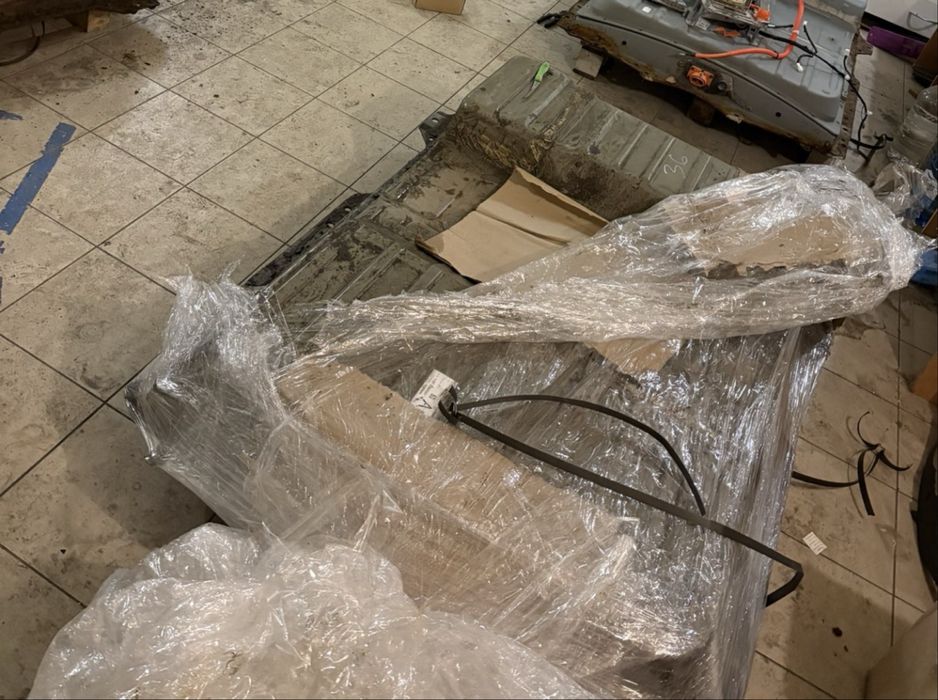 Продам Корпус батареи от электромобиля Nissan Leaf