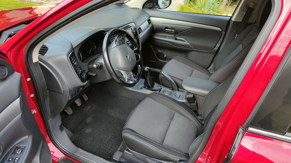 Mitsubishi Outlander 2016 benzyna  2.0 wersja STAR+hak+tablica mały przebieg