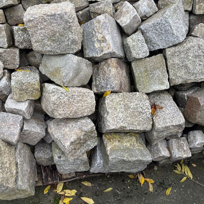 Kostka granitowa duża i mała