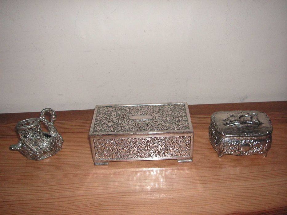 Caixas Guarda Jóias e Porta Isqueiro em estanho