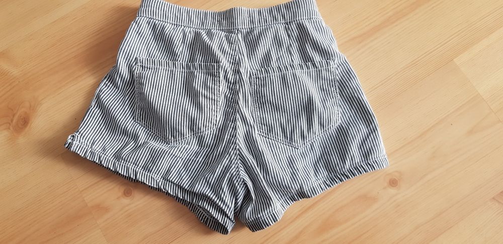 Sinsay spodenki w czarno-białe paski z kieszeniami r.32
