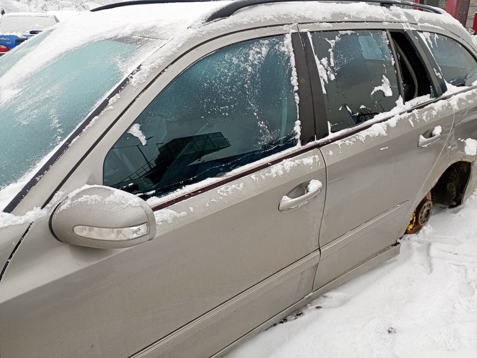 Mercedes E320  W211 3.2   C723 zderzak przedni, części transport Fv