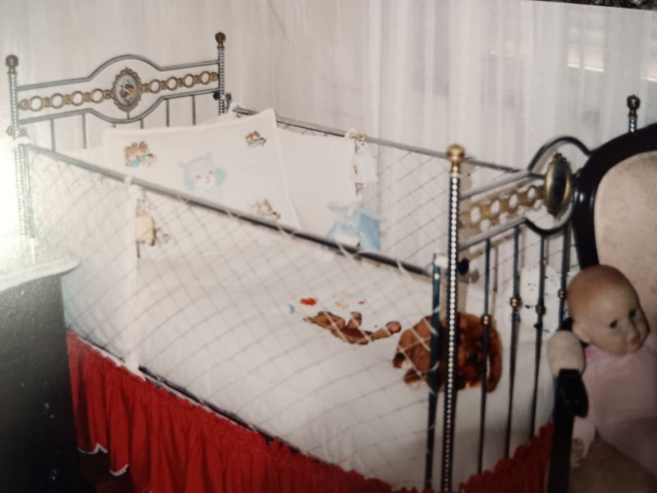 Vintage metal crib - 1970s