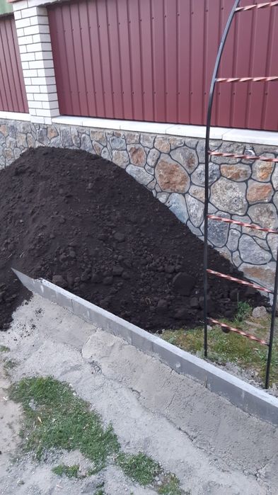 Чорнозем, родючий грунт для теплиць ігороду
