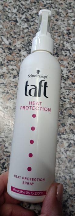 Spray do stylizacji włosów