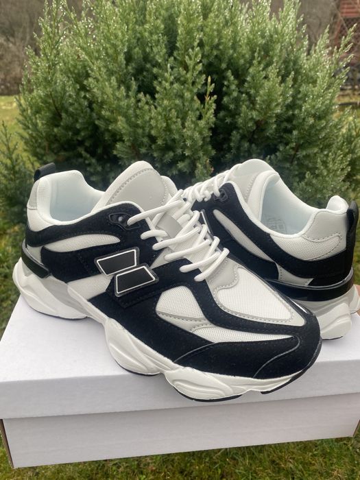 Чоловічі кросівки