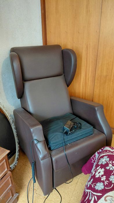 cama articulada elétrica e cadeirão