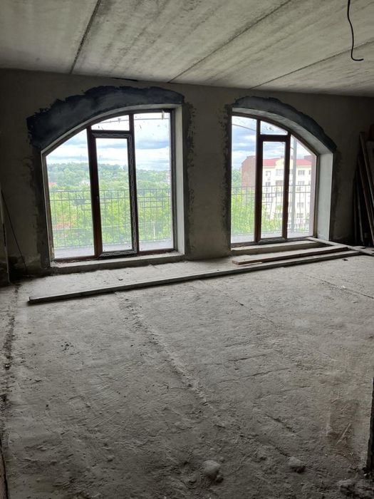 2-х поверхова квартира 120кв в центрі міста Калуш