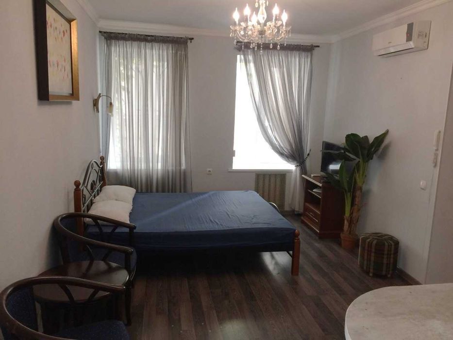 Апартаменты посуточно в центре м. Крещатик (Бессарабская площадь)