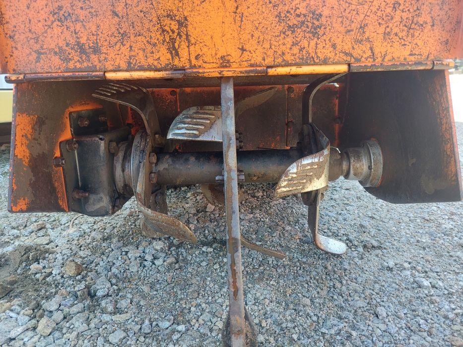 Glebogryzarka hydrauliczna firmy Barreto 1620