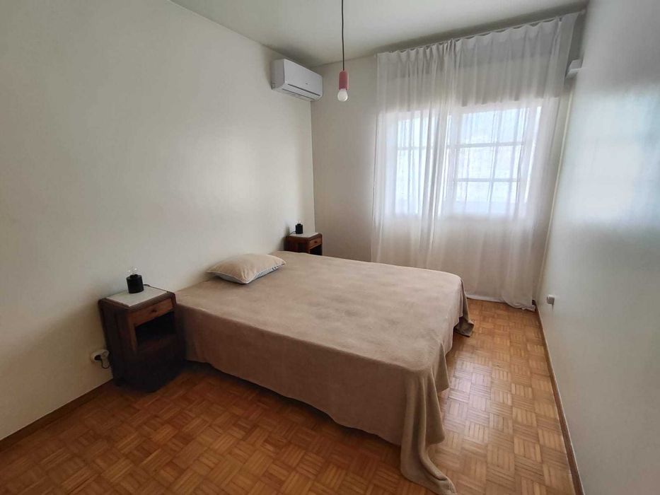 Quarto e casa de banho privada