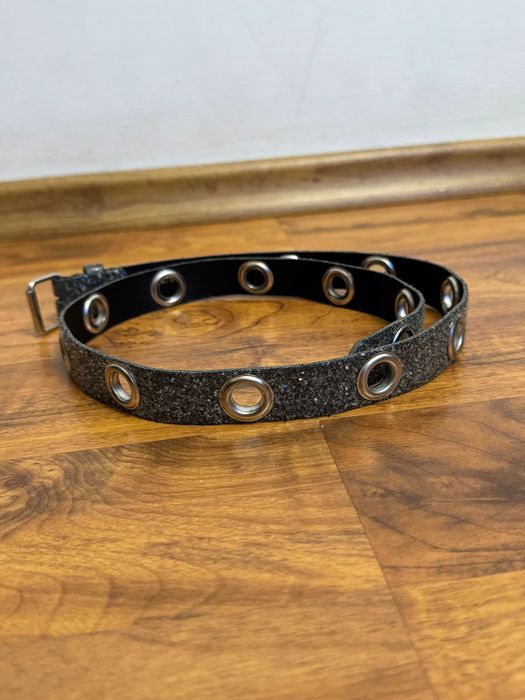 Świecący pasek z dużymi dziurami paseczek brokat HM rozmiar 75 cm