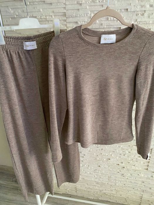 Rezerwacja By Mia beżowy Komplet dzianinowy bluzka i szerokie spodnie