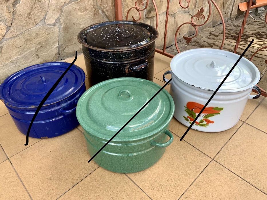 Чайники, миски емальовані