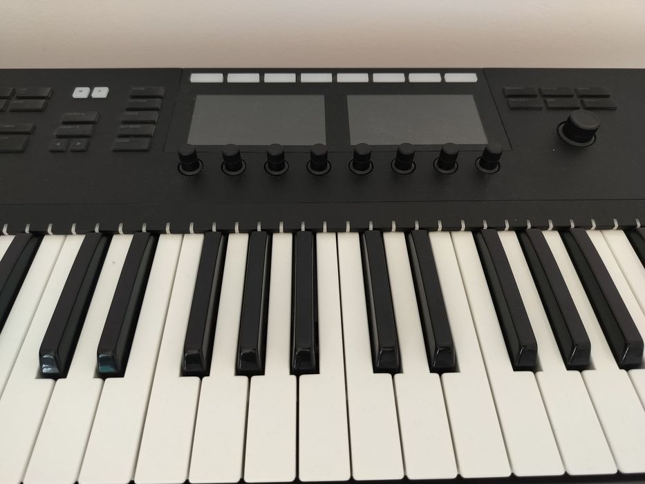 Komplete Kontrol S49 novo