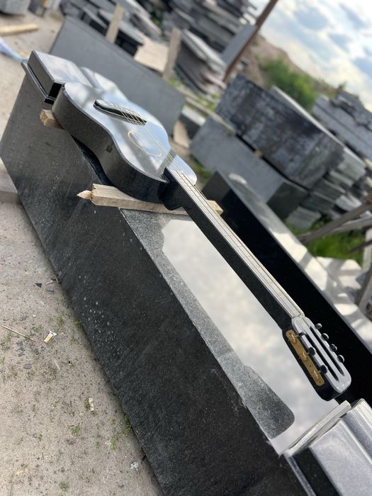 Гітара з граніту