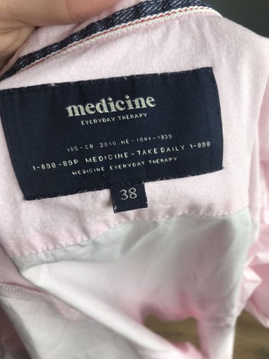 Medicine koszula pudrowa