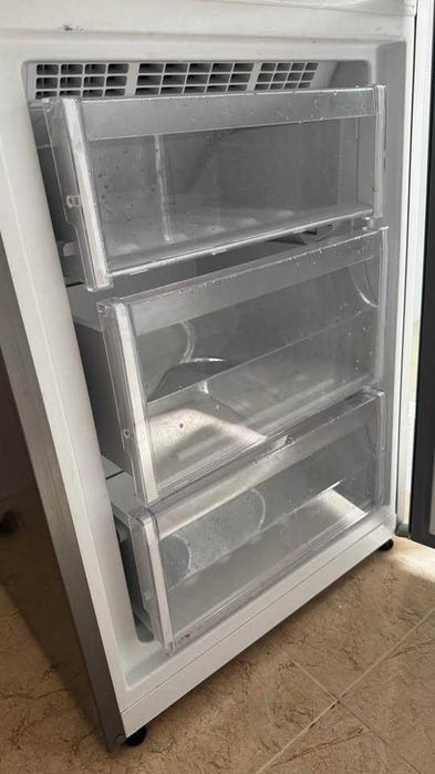 Frigorífico combinado Indesit XIT8 T2E