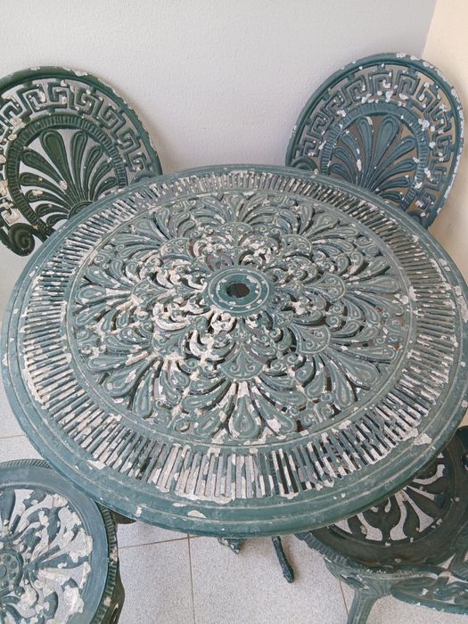 Mesa e cadeiras de Jardim em metal
