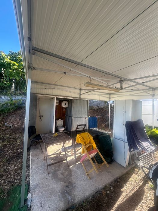 Alugo caravana em terreno vedado com luz e água incluído