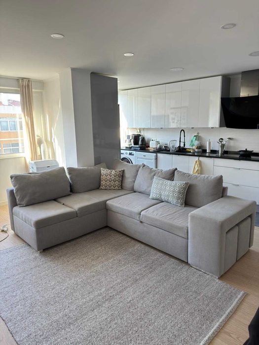 Sofá-cama cinzento de canto com chaise longue