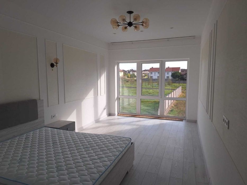 Продам новий з ремонтом будинок в Совиньоні.