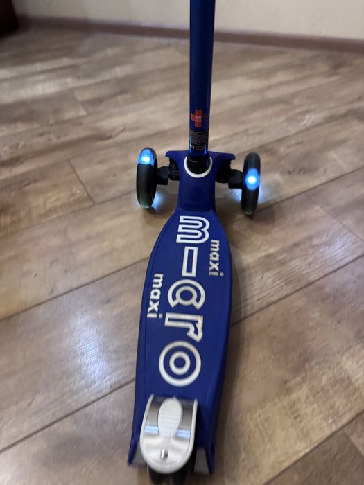 Самокат Micro Maxi LED — світяться колеса, оригінал