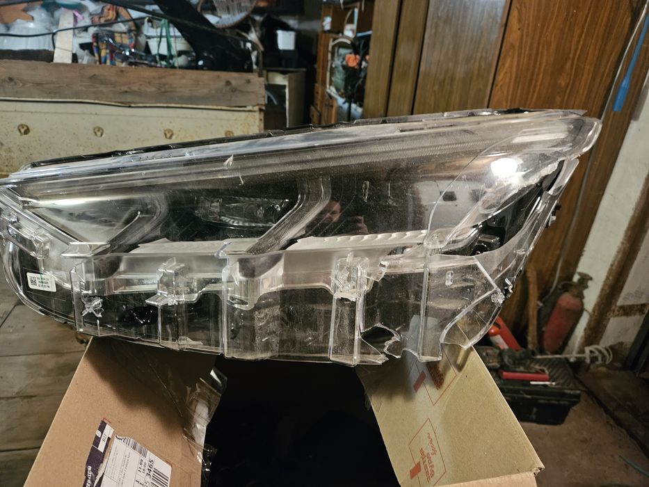 Форд мустанг мач є залишки після ремонту