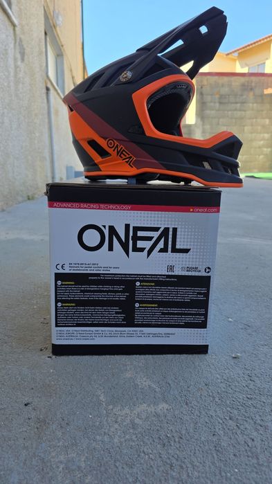 Capacete O'Neal Blade Hyperlite Charger V.22 – Tamanho L (59-60 cm)