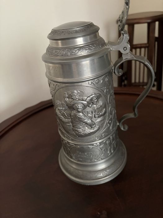 Caneca de cerveja alemã, em estanho.