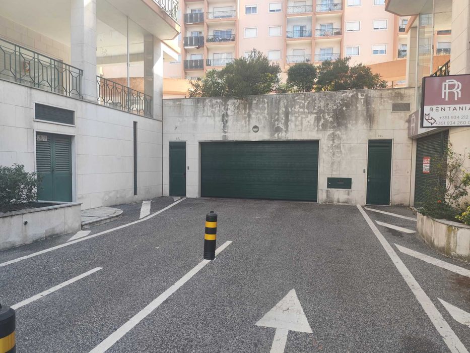 Garagem em condomínio de Massamá