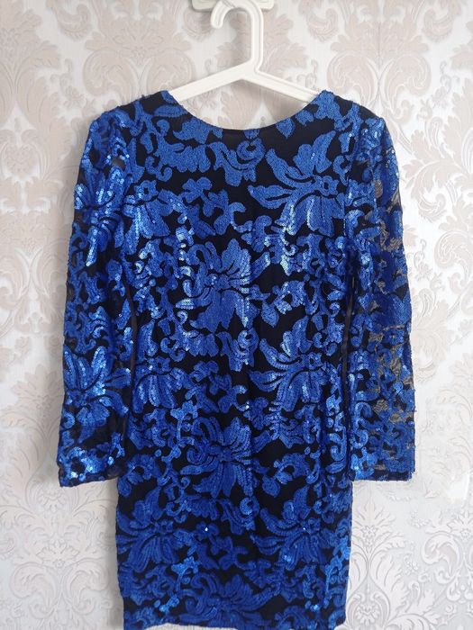 Нарядна сукня, розмір С, стан ідеальний