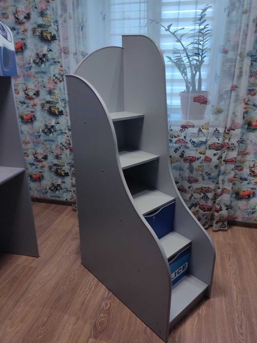 Дитяче ліжко-кімната