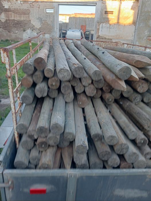 Postes de Madeira Tratados novos e usados com 1,80 mts ,  2,00 mts, 2,