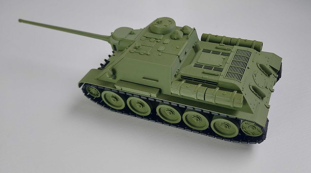 Model czołgu SU-100