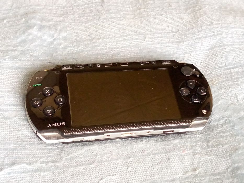 Игровая приставка Sony PlayStation PSP, в идеальном состоянии