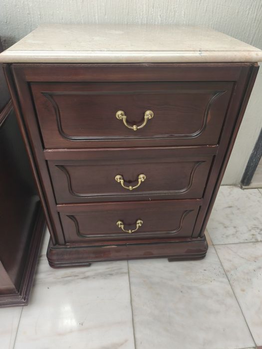Mesa cabeceira com pedra