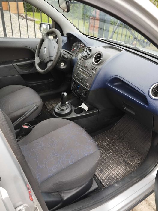Ford Fiesta ( automat )