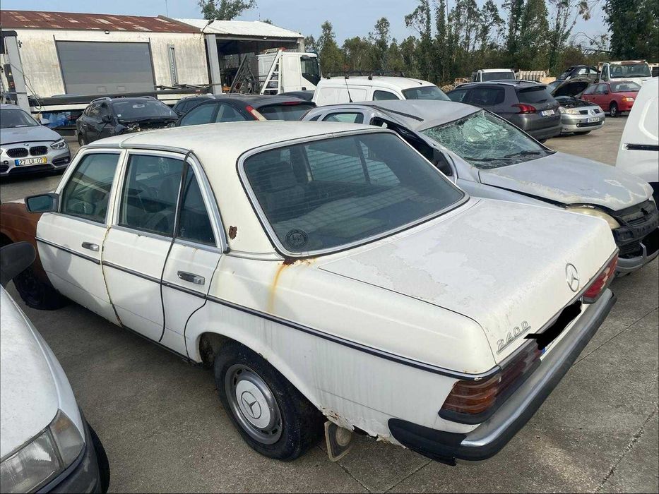 Mercedes-Benz 240D W123 1978 PARA PEÇAS