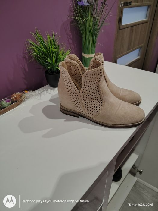 Sprzedam botki rozmiar 39