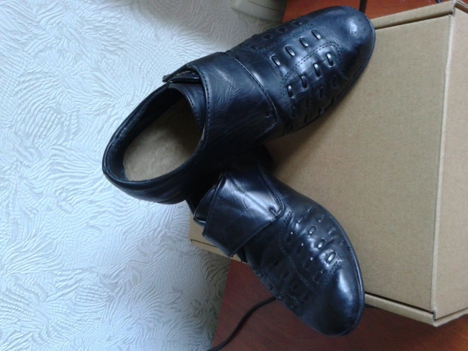 Продам кожаные туфельки мальчиковые 27 р