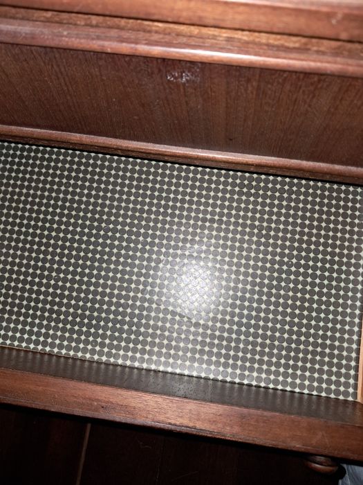 Mesa de cabeceira em mogno maciço