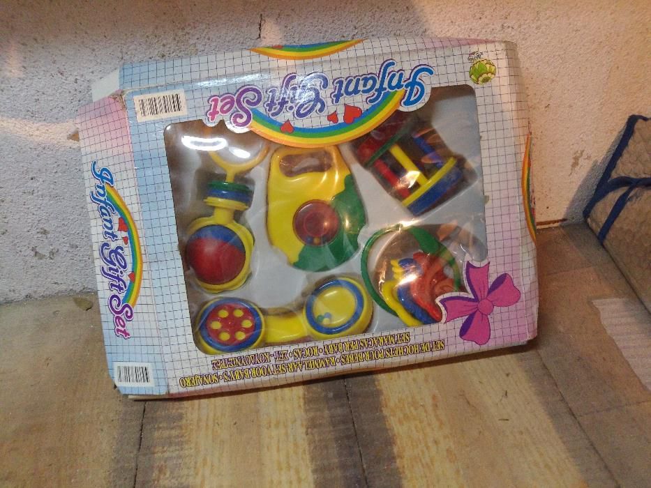 Brinquedos Bebes e botas