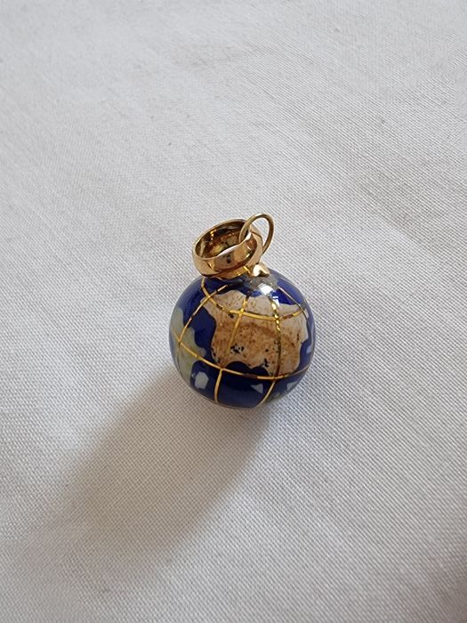 Pinguente Globo ouro 18k