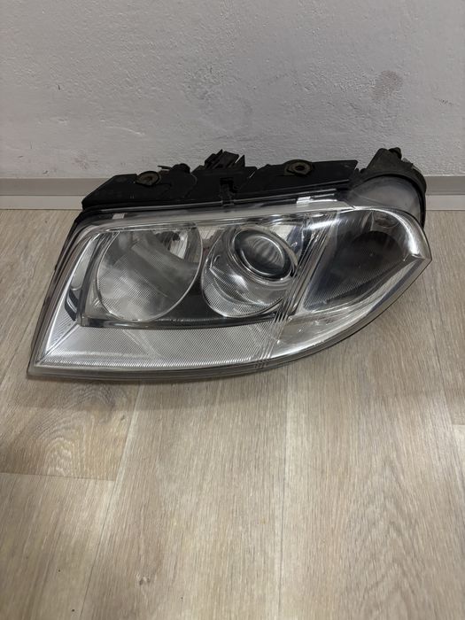 Ліва фара Volkswagen Passat B5 Hella