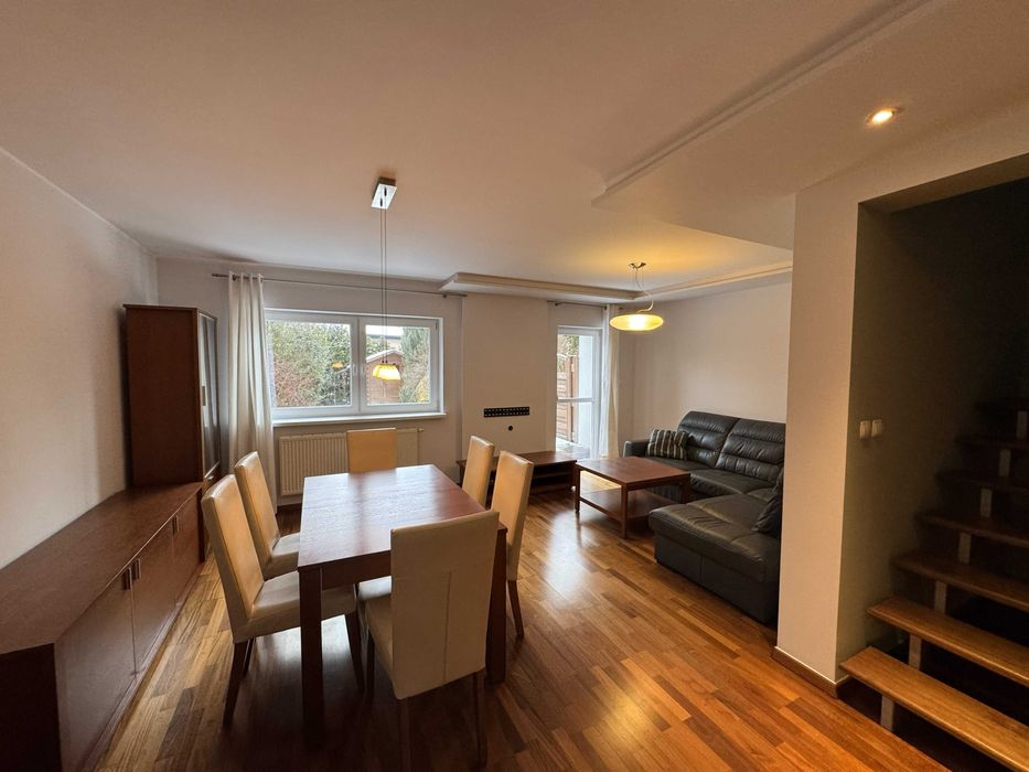 Wyposażony dom szeregowy z garażem na wynajem