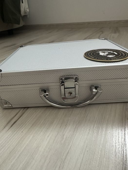 Walizka kuferek na monety