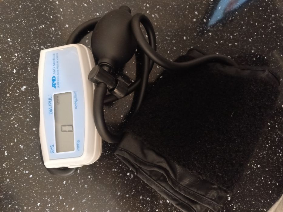 Напівавтоматичний тонометр A&D UA-604. Виробник Японія.