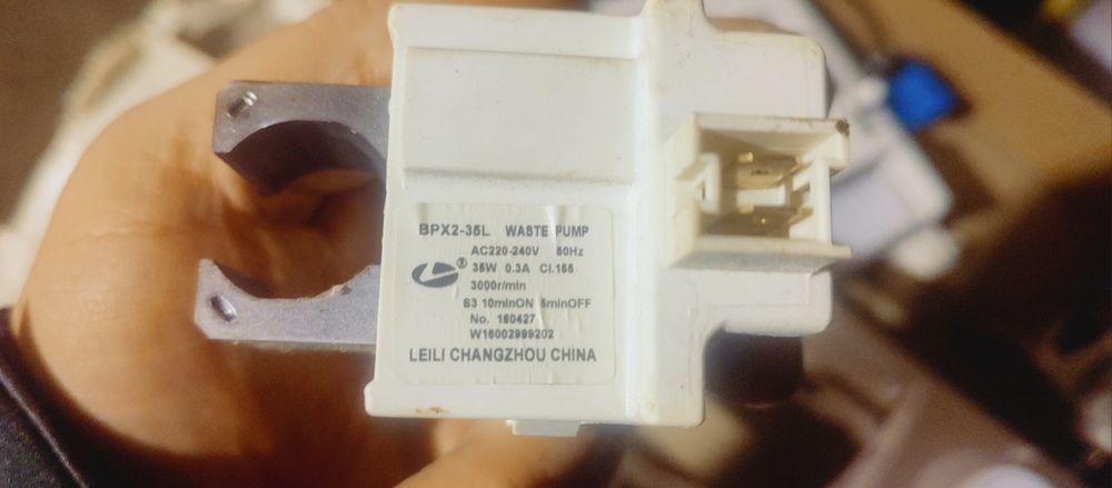 Стиральная машинка Ariston Hotpoint RSSG 602 на запчасти