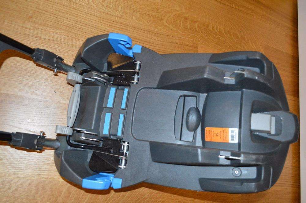 baza Baby Safe ROMER Britax mocowana za pomocą pasów